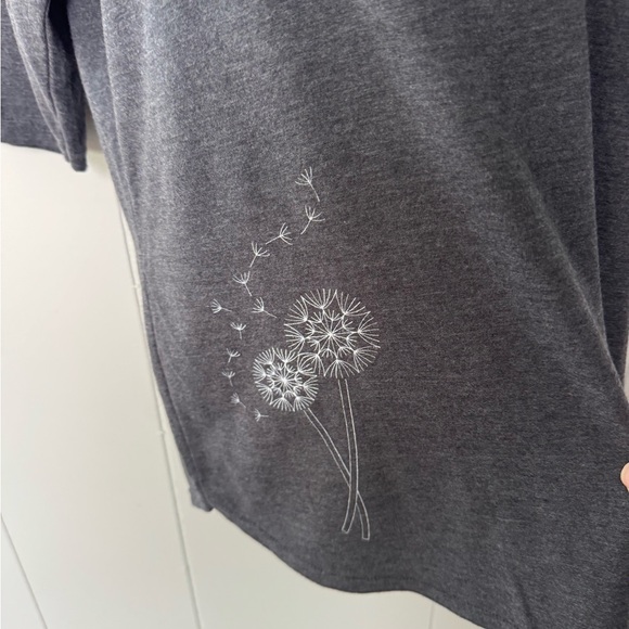 NWOT 24Peace Gray Women's Top with Dandelion Design Size M - Picture 4 of 11